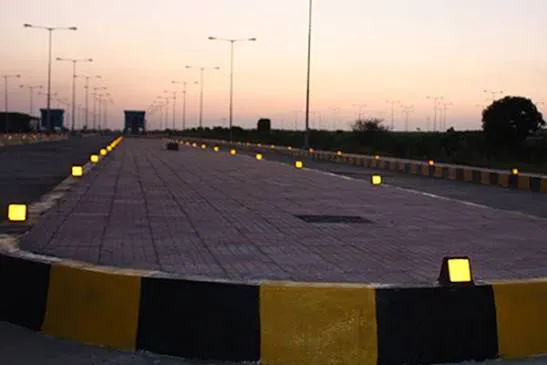 Road Safety Median Marker — view 2